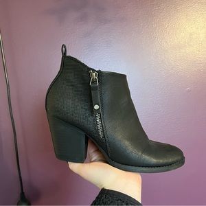 Universal thread boots